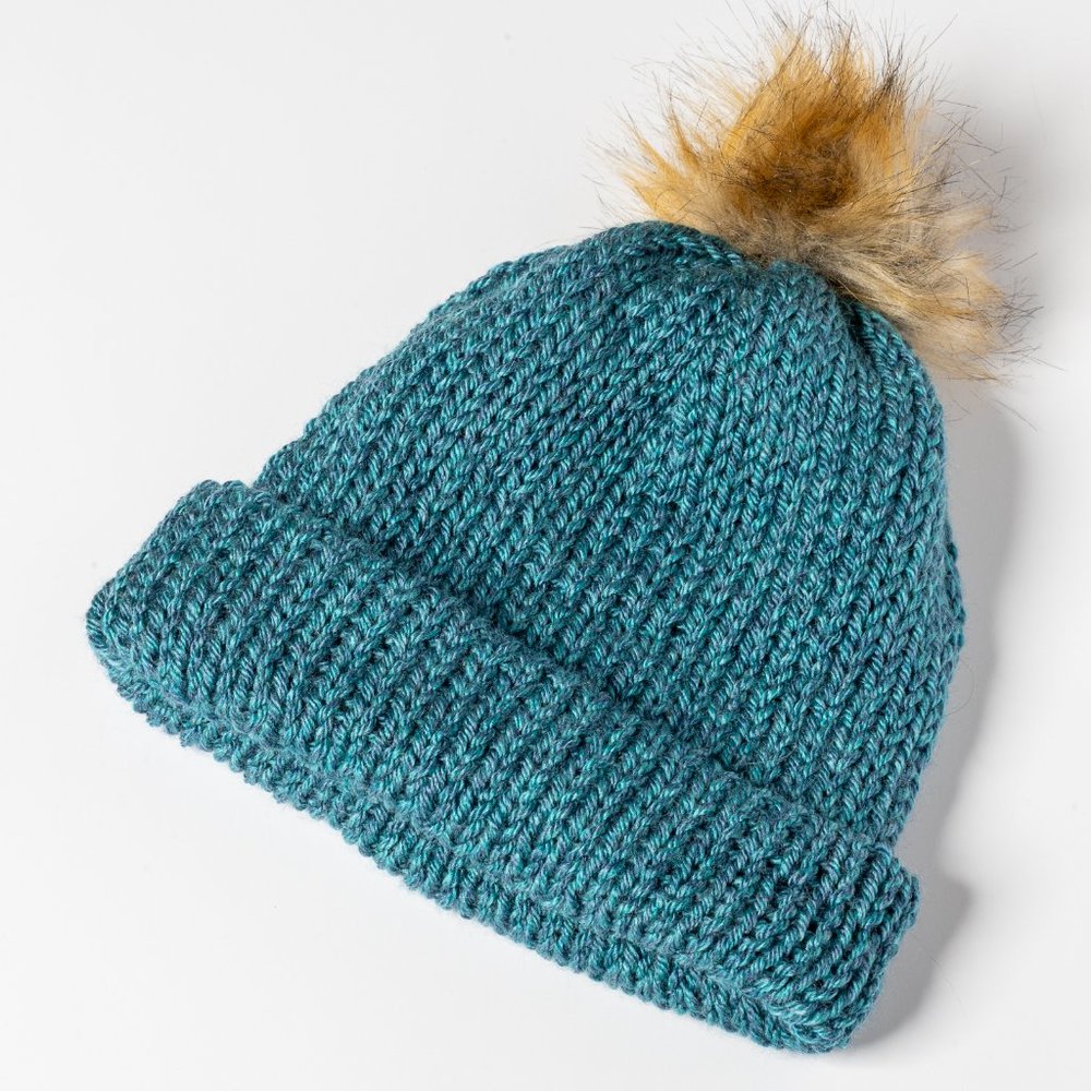 Kids toque with pompom